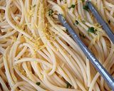 # 24 04 47 Bucatini tészta olajban eltett tonhalfilével, póréhagymával és sáfránnyal recept fázis 9 fotója