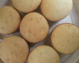A picture of step 4 of Coconut flavored mini cakes.