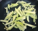 รูปขั้นตอนการทำที่ 1 ของ มะระหวานผัดไข่ สูตรไร้น้ำมัน