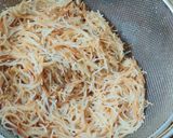 A picture of step 2 of Sevai upma.