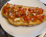 Foto del paso 1 de la receta: Bruschetta con corona de huevo frito