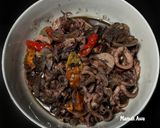 Foto langkah ke 7 dari resep Cumi Item Cabe Setan.