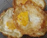 Foto langkah ke 1 dari resep Telur ceplok bihun kecap.