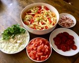 Bazsalikomos lecsó, csípős mangalica kolbásszal recept fázis 1 fotója