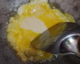 Foto langkah ke 2 dari resep Telur Dadar Cheese Slice.