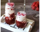 Foto langkah ke 3 dari resep Strawberry Latte.