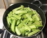 Foto del paso 1 de la receta: Pen-k aceti(pencas de acelga encurtidas)