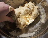 Foto del paso 2 de la receta: Medialunas de manteca muy fáciles