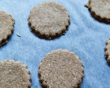 Foto del paso 4 de la receta: Galletas integrales con avena y miel🍯