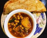 A picture of step 9 of Lahori Murgh Cholay (Chicken Chickpeas Curry).