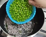 A picture of step 2 of Simple Peas Rice.