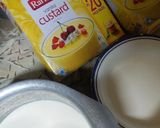 A picture of step 2 of Mango trifle.