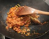 Foto langkah ke 1 dari resep Kerang saus padang.