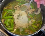 Foto del paso 3 de la receta: Pollo cremoso con espárragos