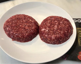 Foto del paso 1 de la receta: Hamburguesa black angus a la brasa, con ensalada