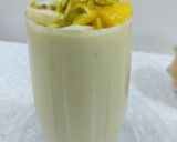 A picture of step 2 of Banana and mango smoothie.