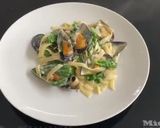 A picture of step 3 of Creamy Garlic Butter Shell Mussels.