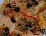 A picture of step 14 of Puff pastry pizza with Raisins & bell pepper.