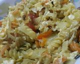 Foto del paso 3 de la receta: Tirabuzón salteados con cebolla, morrón y huevo