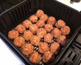 รูปขั้นตอนการทำที่ 2 ของ ลาบหมูทอด (Larb Ball) ไร้น้ำมัน