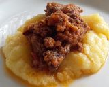 Foto del passaggio 3 della ricetta Polenta con Rosticciana e Salsiccia 🐷