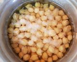 A picture of step 4 of Chana Kurma Hotel style.