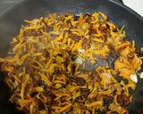 Foto del paso 4 de la receta: Revuelto de brócoli con patatas y trompeta amarilla y raya rebozada