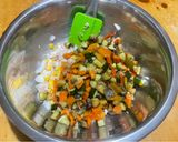Foto del passaggio 5 della ricetta Insalata estiva di cous cous 🫑🌽🍅🧅🏳️‍🌈☮️🇺🇦