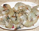 Foto del paso 1 de la receta: Camarones con salsa cóctel al jengibre