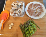 Foto del paso 1 de la receta: Tallarines de setas, gambas y espárragos