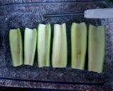 A picture of step 1 of Minced chicken pesto marrow boat.