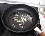 Foto del paso 2 de la receta: Jamoncitos de pollo con salsa de cebolla