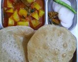 A picture of step 8 of Aloo puri.