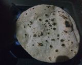 तवा रोटी (Tawa roti recipe in hindi) रेसिपी चरण 3 फोटो