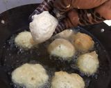 A picture of step 4 of Chocolate chips puff puff.