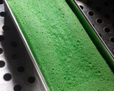 Foto langkah ke 4 dari resep brownies kukus pandan with blueberi sauce.