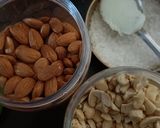 ડ્રાયફૂટ ચીકી (Dryfruits Chikki Recipe in Gujarati) રેસીપી સ્ટેપ1ફોટો