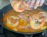 Foto del paso 5 de la receta: Patatas con langostinos