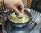 A picture of step 3 of Urad dal vadai.