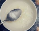 A picture of step 2 of Fried yolk egg.