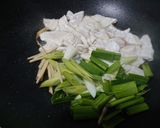 石班魚炒蒜苗的食譜步驟2照片