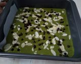 Foto langkah ke 4 dari resep Chewy Matcha Brownies.