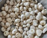 A picture of step 1 of Makhana Paan Kheer.