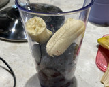 A picture of step 1 of Beetroot, blueberry and banana smoothie 🌿.