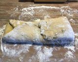Kétsajtos-burgonyás grillkenyér recept fázis 3 fotója