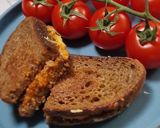 Serpenyőben sült, kolbászkrémes vegán melegszendvics 🌱 recept fázis 6 fotója