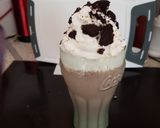 A picture of step 2 of My Oreo frappe 😋.