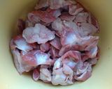 A picture of step 1 of Fried chicken gizzards in lard.