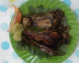 Foto langkah ke 6 dari resep Lele goreng bungkus daun.