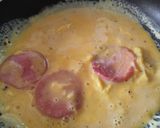 Foto del paso 4 de la receta: Arepa🍳rellena🥯de huevos🥚 cremosos🥛y salchichas🍳🥓🥯